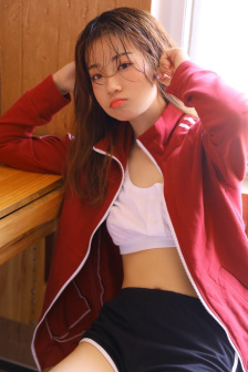 宝贝对着摄像头自己做